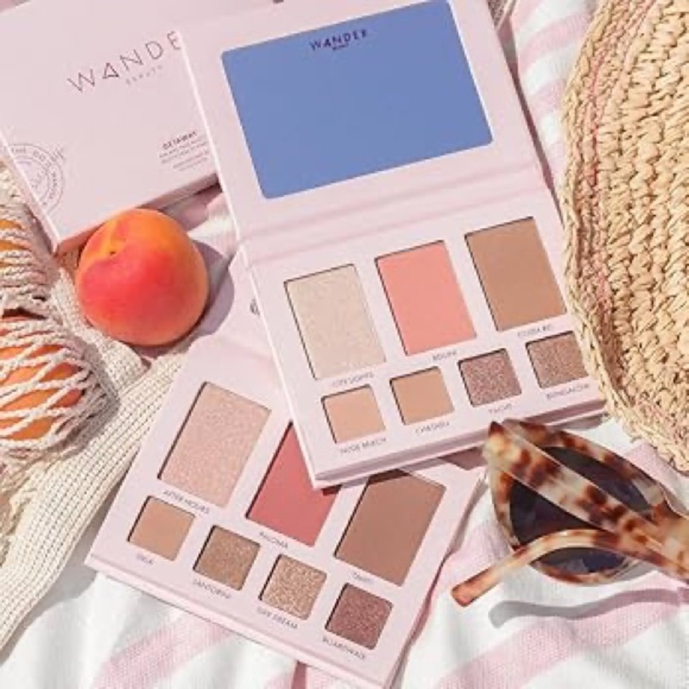 Wander Beauty Eyeshadow Palette - Soft Peach and Warm Nude Tones